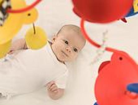 Новорожденный ребенок: развитие в первый месяц жизни, поведение младенца и уход с рождения