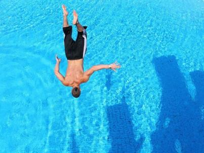 Как научиться плавать под водой: полезные советы Как правильно нырять под воду